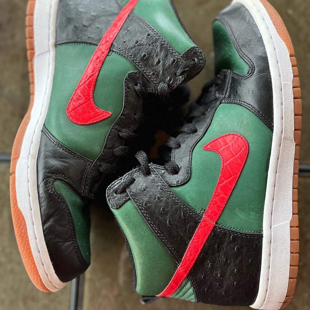 Used Nike dunk hi 375378-361  “East”  size 9